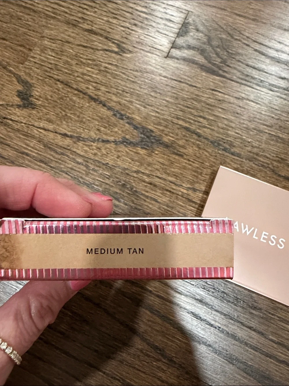 Lawless skin-smoothing powder & It Cosmetics Heavenly Luxe brush